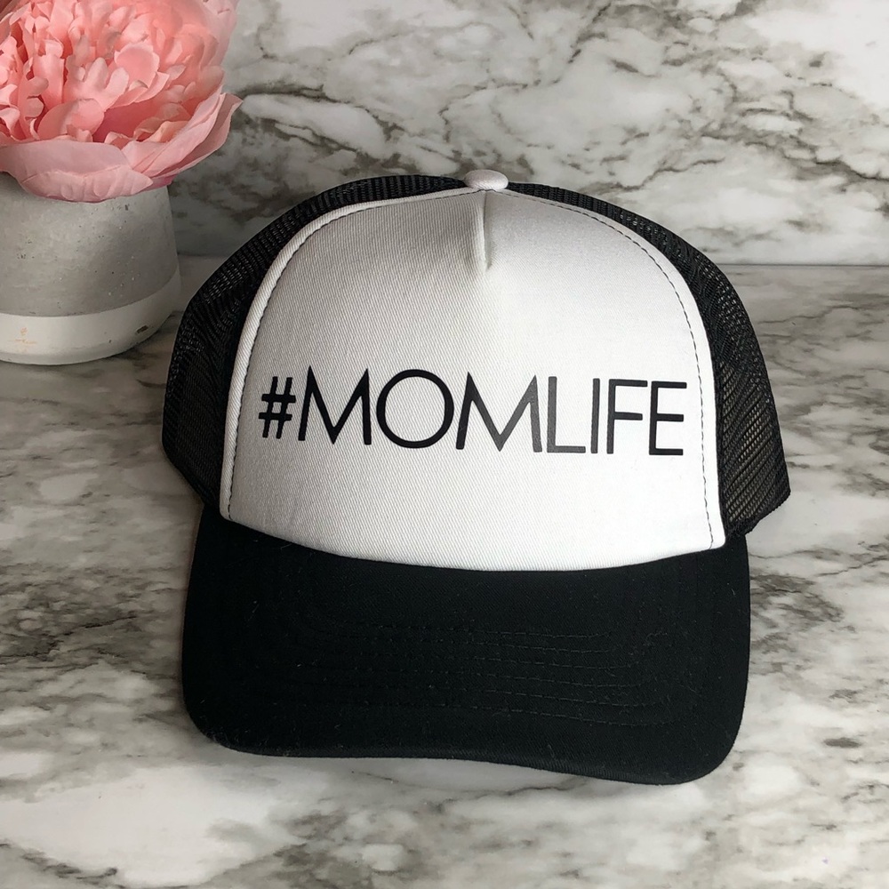 NWT ArieBdesigns #momlife trucker hat